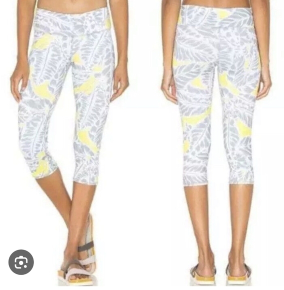 Alo Yoga Gray Yellow Airbrush Palm Spring Zest Capri Leggings Size Small - Picture 1 of 7